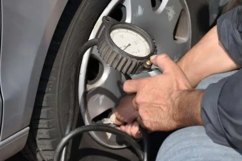 Les précautions à prendre pour gonfler les pneus de votre remorque